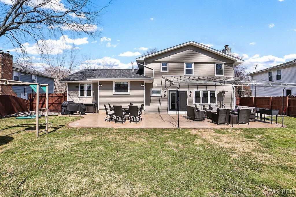 Property Photo: 62 Pin Oak Circle NY 14072