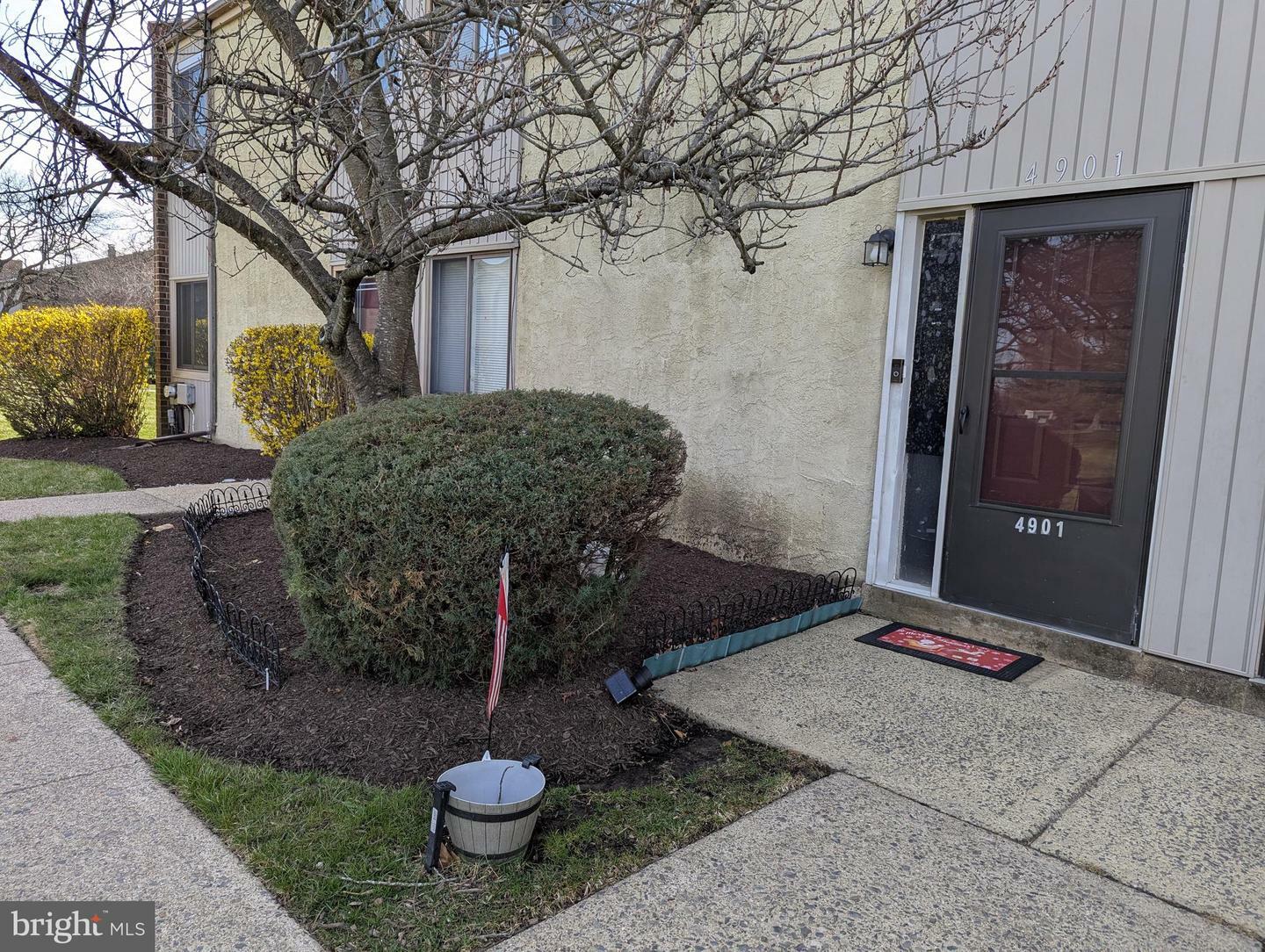Property Photo: 4901 Oxford Court PA 19020