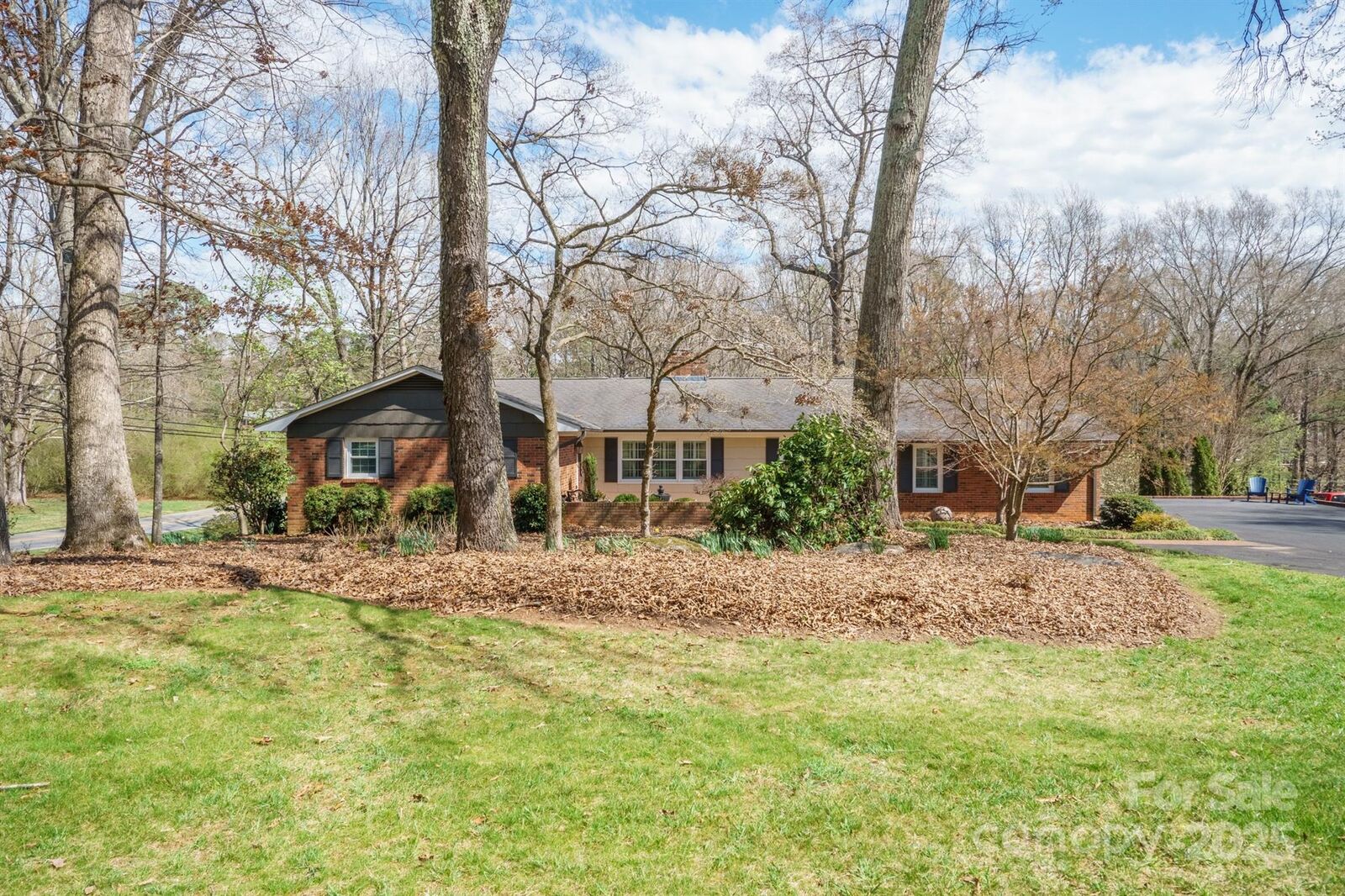 Property Photo:  101 Woodvale Circle  NC 28092 