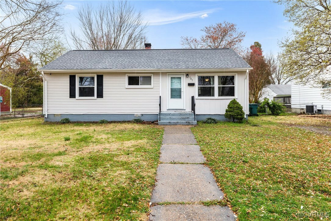 Property Photo: 107 E Gray Street VA 23150