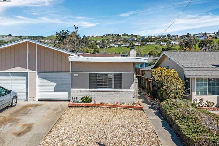 Property Photo: 30236 Vanderbilt St CA 94544