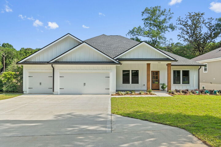 Property Photo: 1720 25th Street Street FL 32578