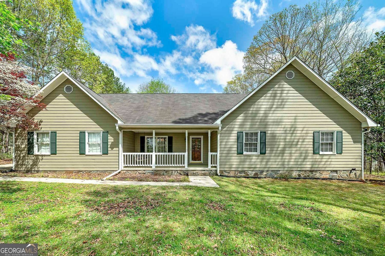 Property Photo: 195 Creekside Way GA 30252