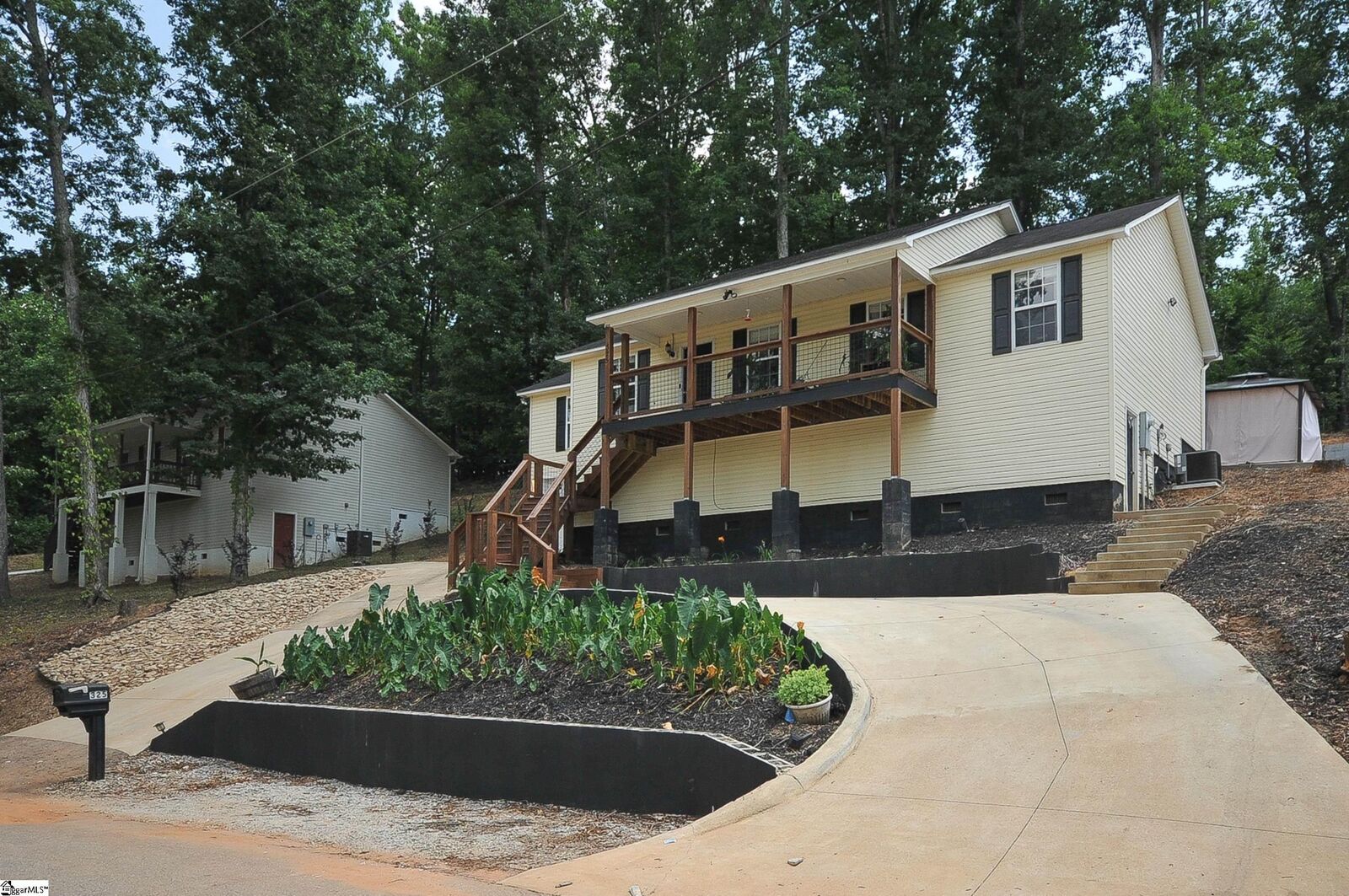 Property Photo: 325 W Caroline Street SC 29611-7807