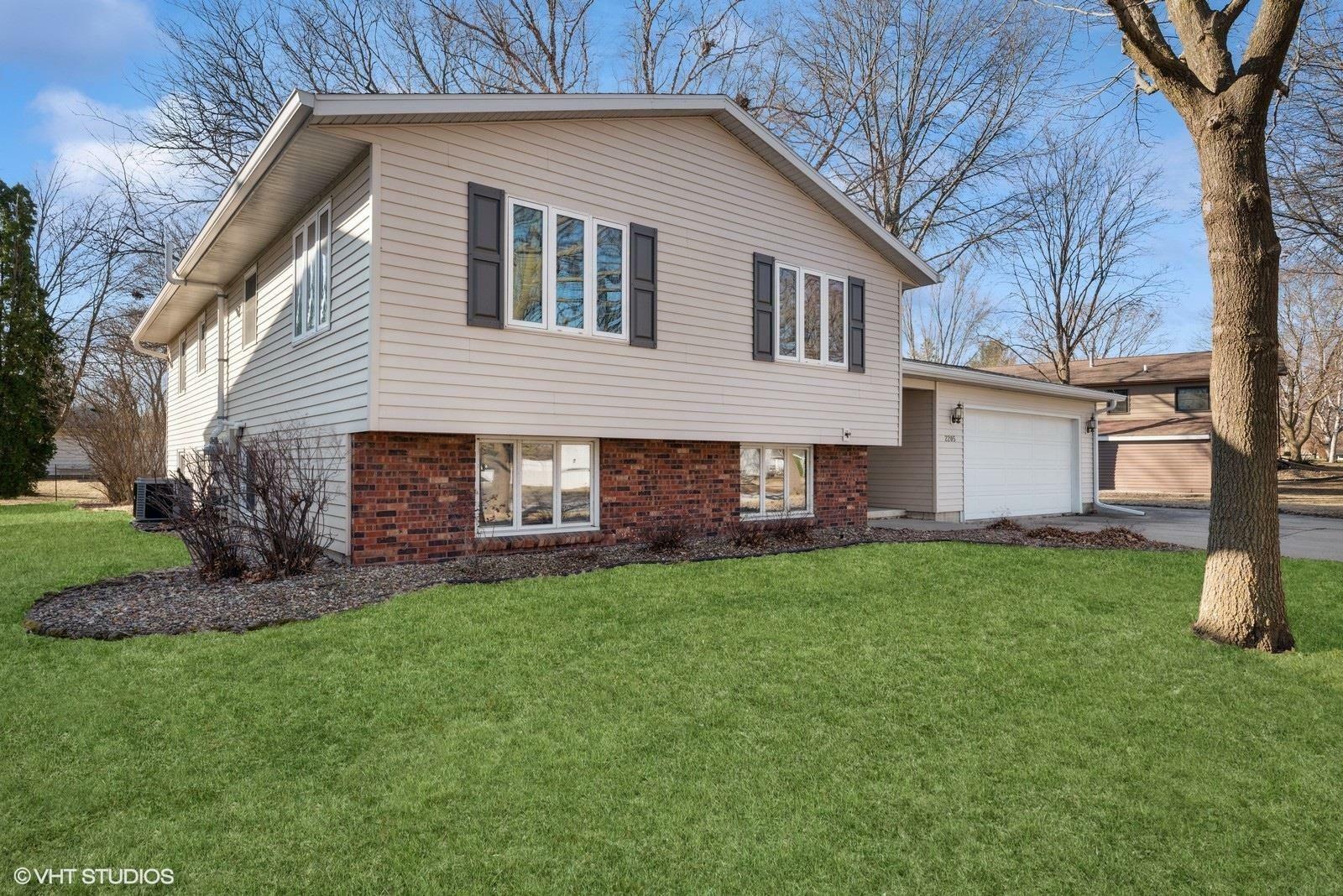 Property Photo:  2205 NW 1st Avenue  IA 50677 