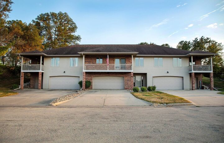 Property Photo:  407 8th Ave SW  IA 50677 
