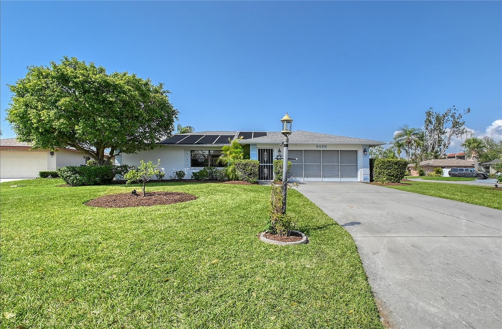 Property Photo: 5458 Creeping Hammock Circle FL 34231