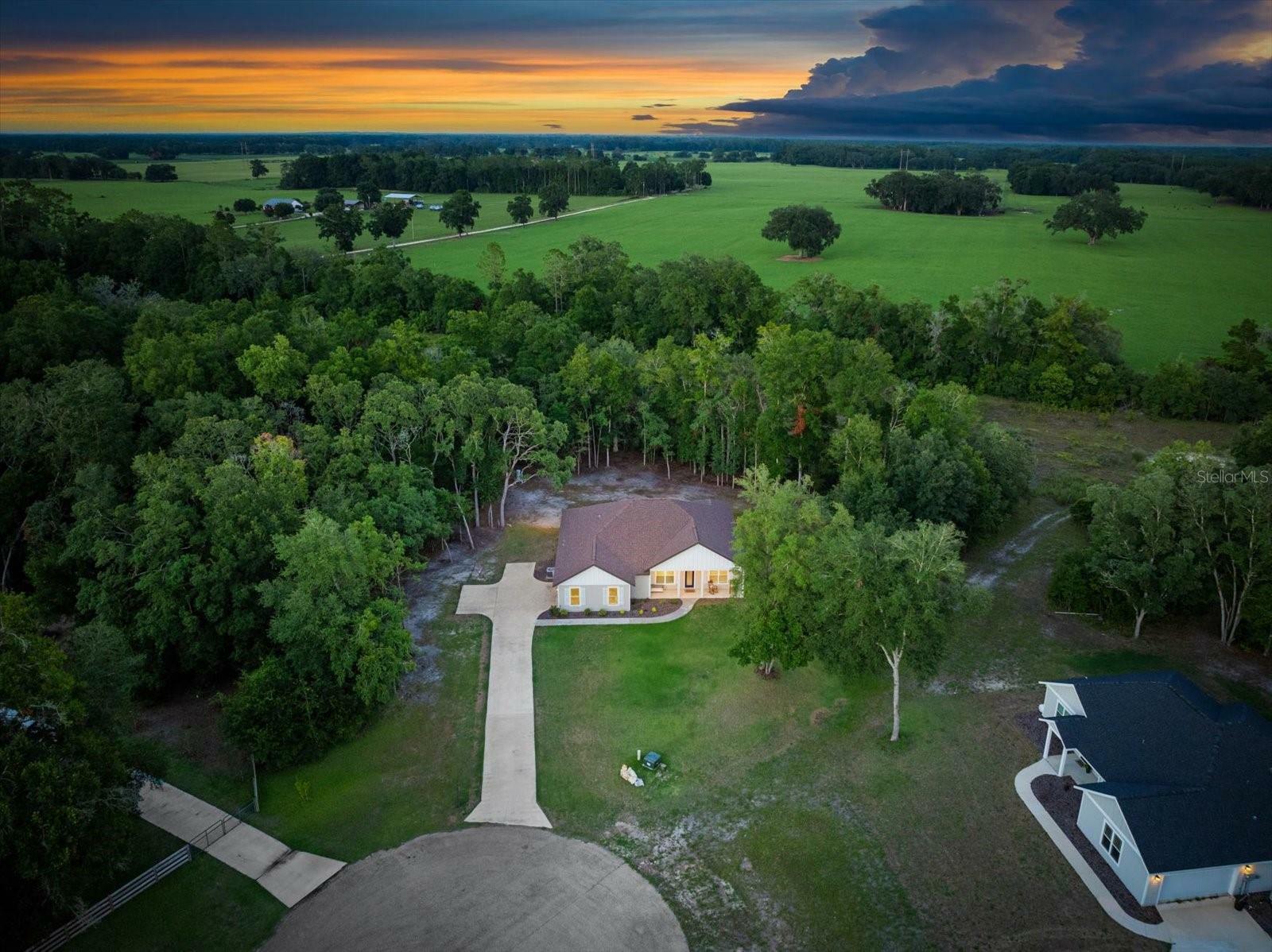 Property Photo: 8920 NE 8th Place FL 32643