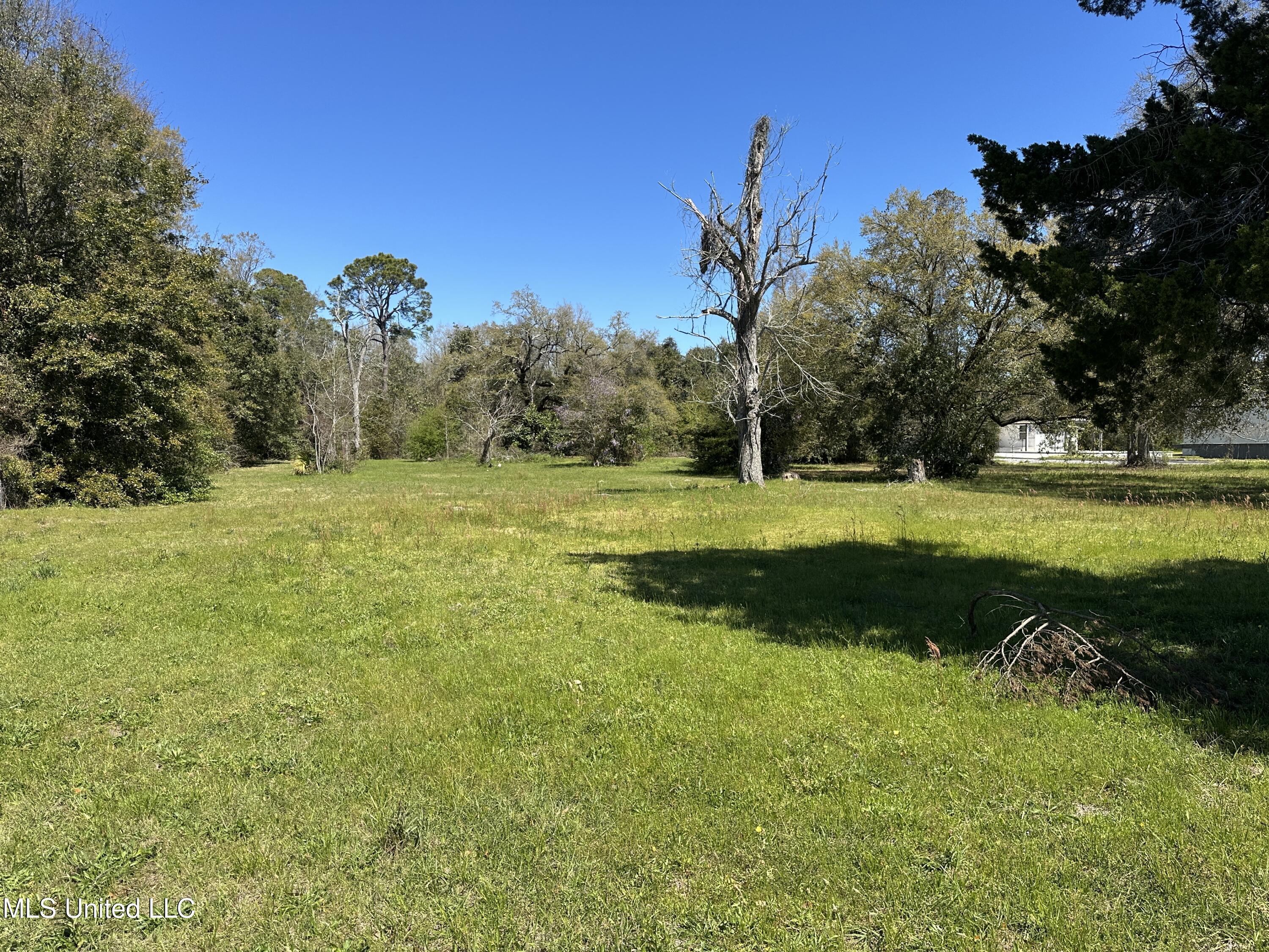 Property Photo: 712 E Pass Road MS 39507