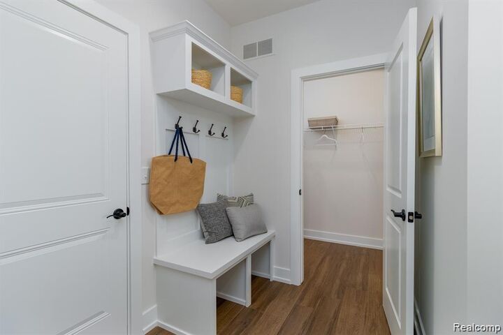 Property Photo: 3897 Chatham Place 103 MI 48114