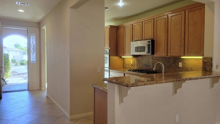 Property Photo: 40941 Calle Santa Cruz CA 92203