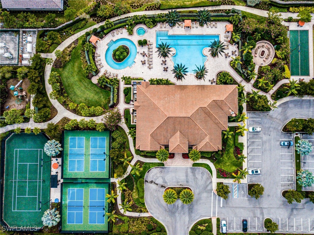 Property Photo: 8021 Calle Canovas Court FL 34114