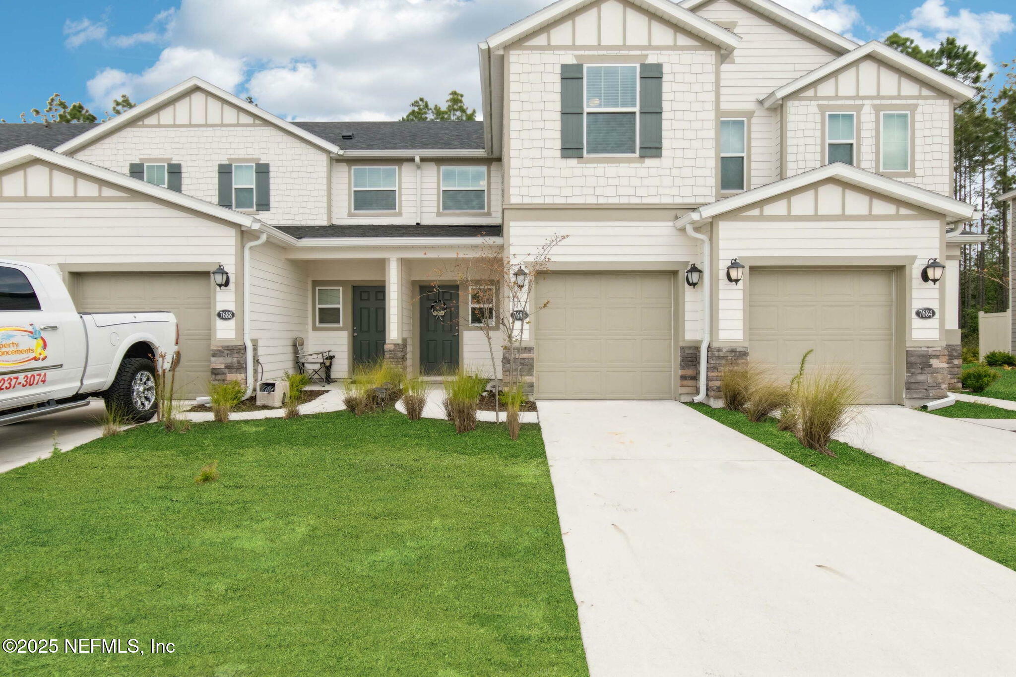 Property Photo: 7686 Merchants Way FL 32222