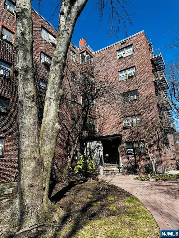 Property Photo:  401 Park Place 1H  NJ 07024 