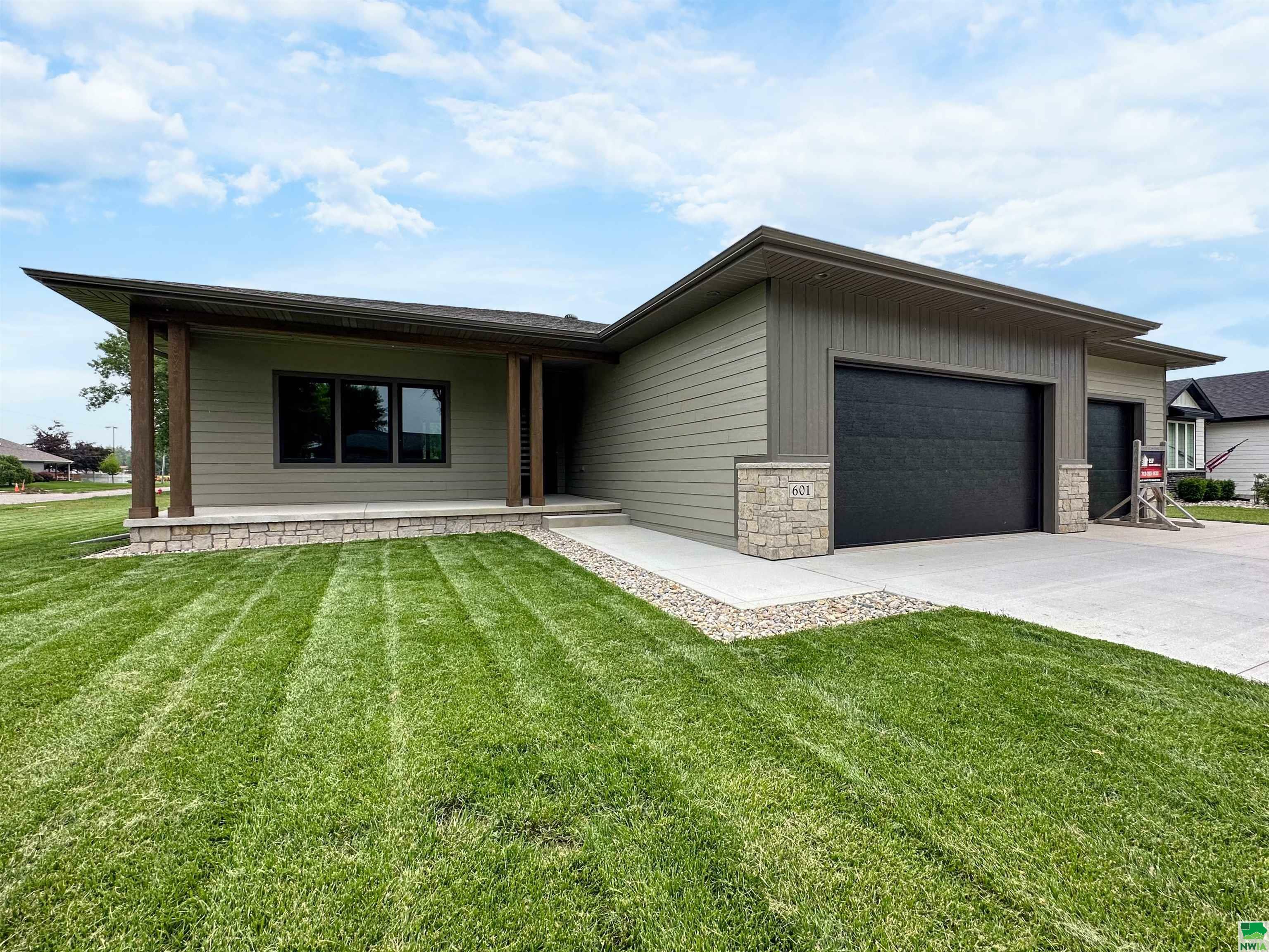 601 Topaz Dr  Sergeant Bluff IA 51054 photo