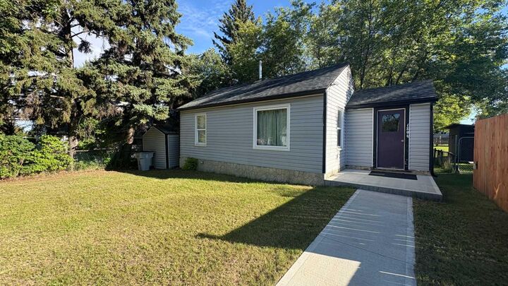 Property Photo: 1206 6 Avenue AB T9W 1G2