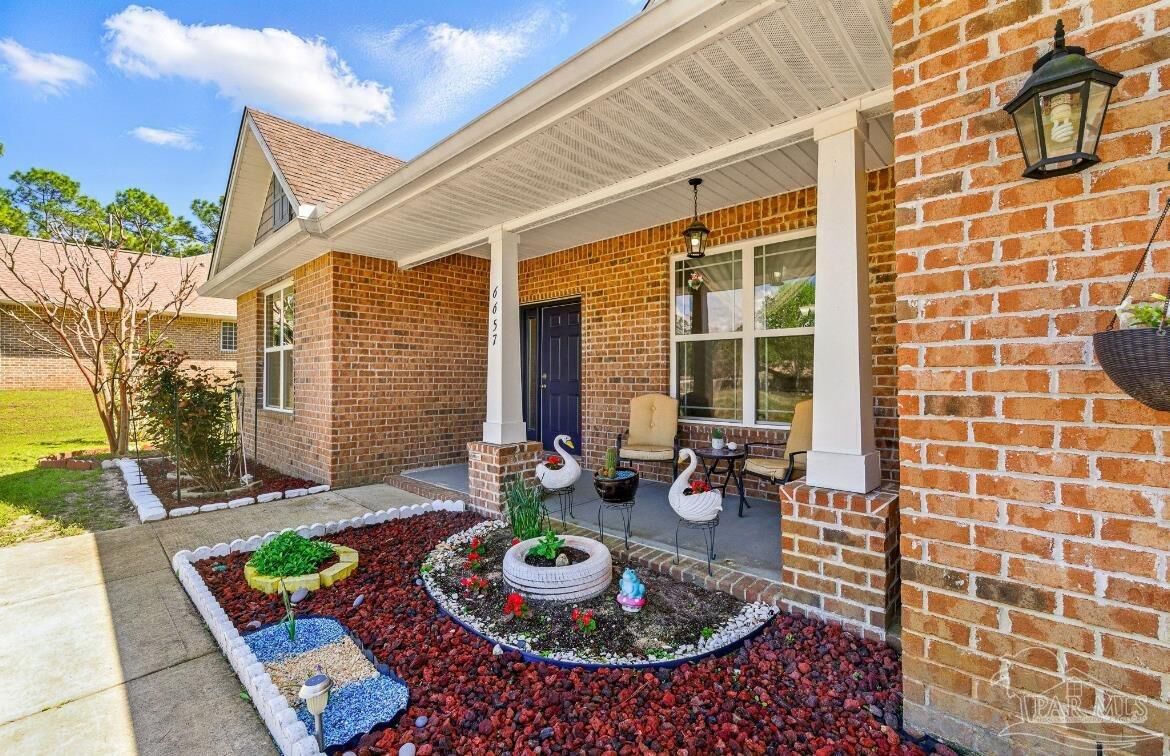 Property Photo:  6657 Leisure St  FL 32566 