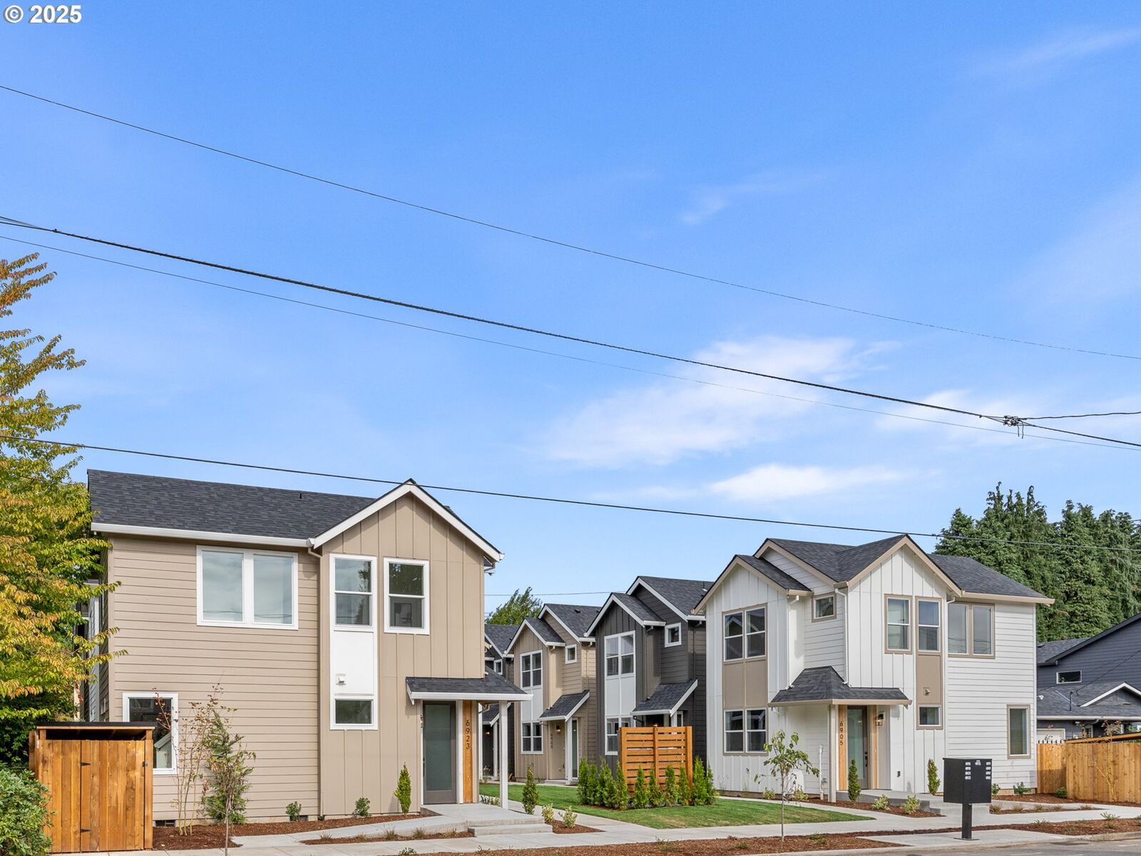 Property Photo:  6915 N Bank St  OR 97203 