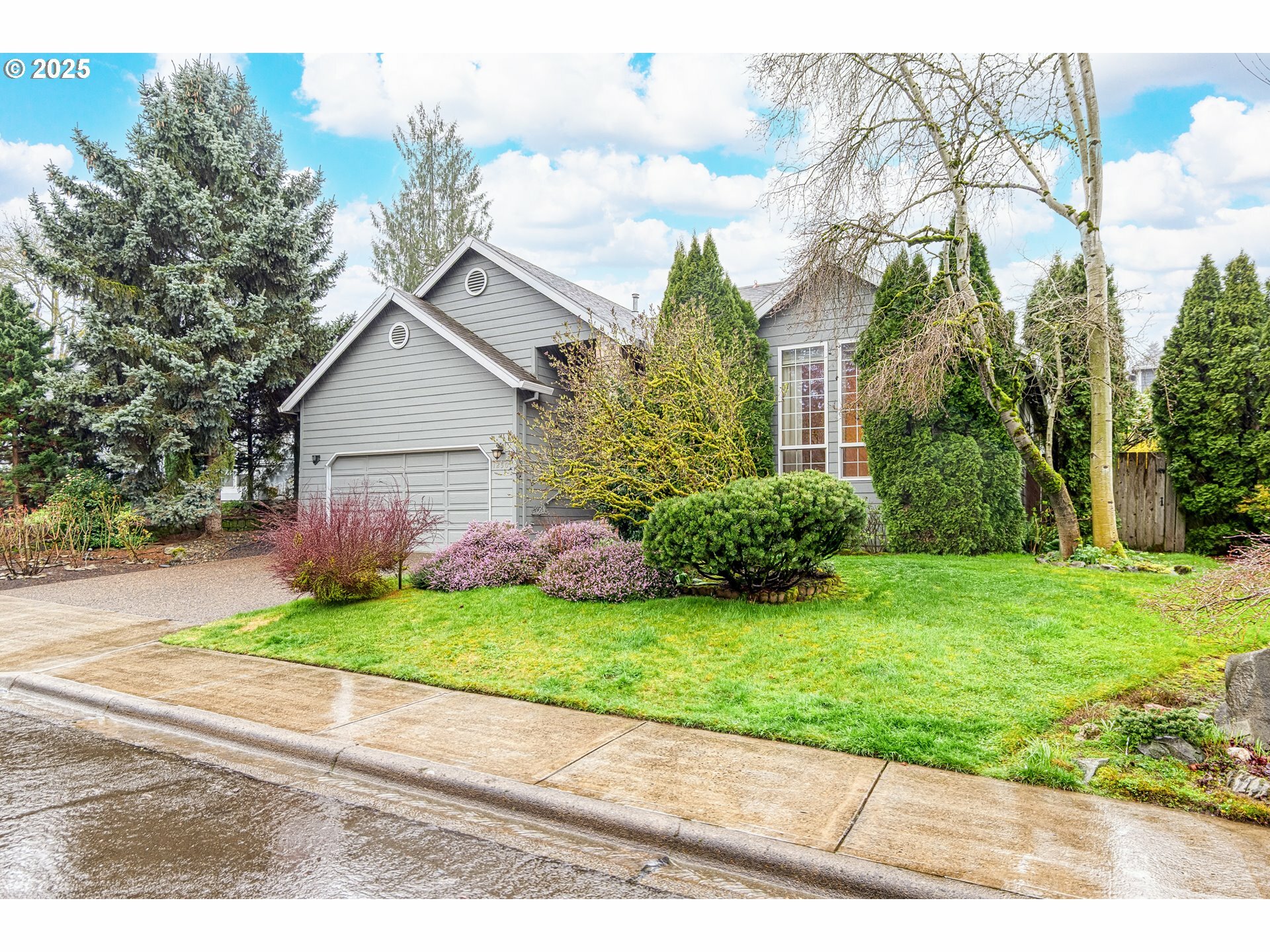 Property Photo: 12501 SW 114th Ter OR 97223