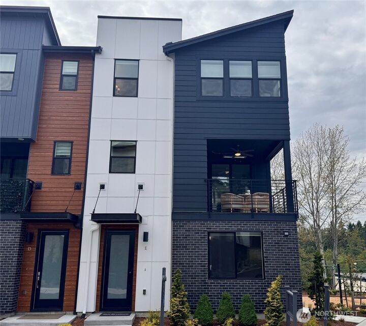 Property Photo:  10823 (Hs 94)  120th Lane NE  WA 98033 