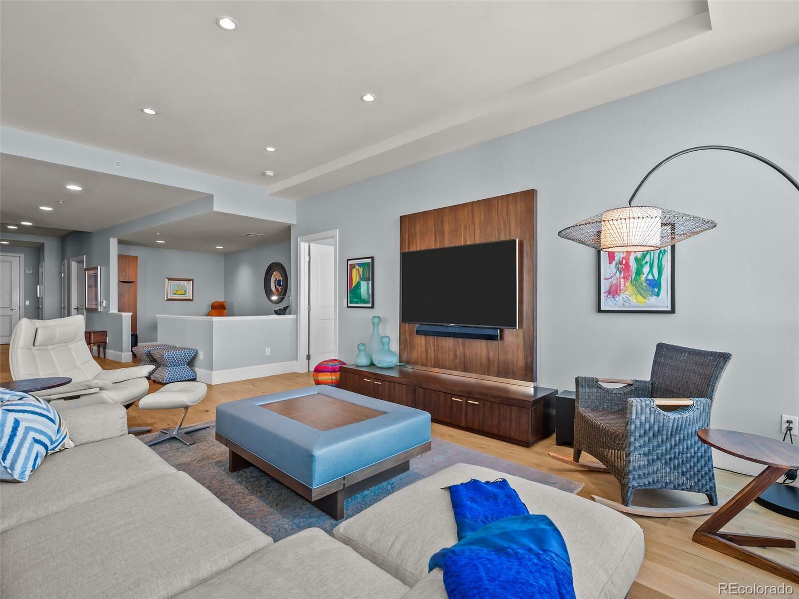 Property Photo:  2001 Lincoln Street 2724  CO 80202 