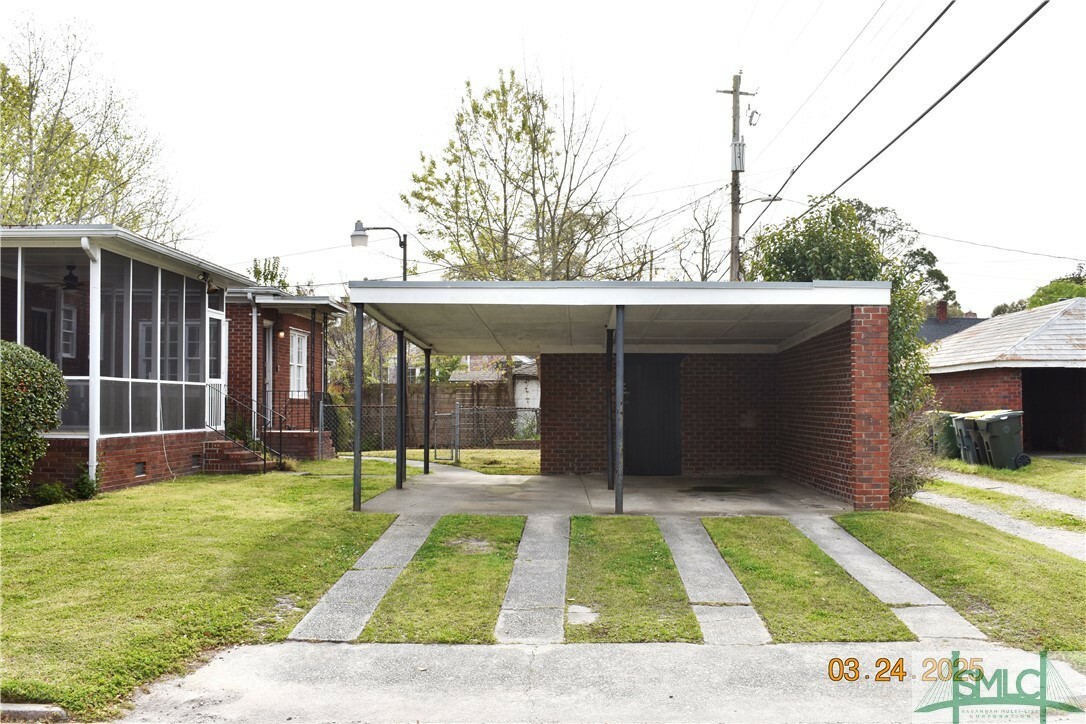 Property Photo: 601 E 52nd Street A GA 31405