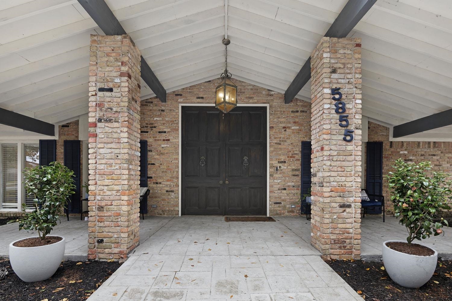 Property Photo: 5855 Gladys Avenue TX 77706