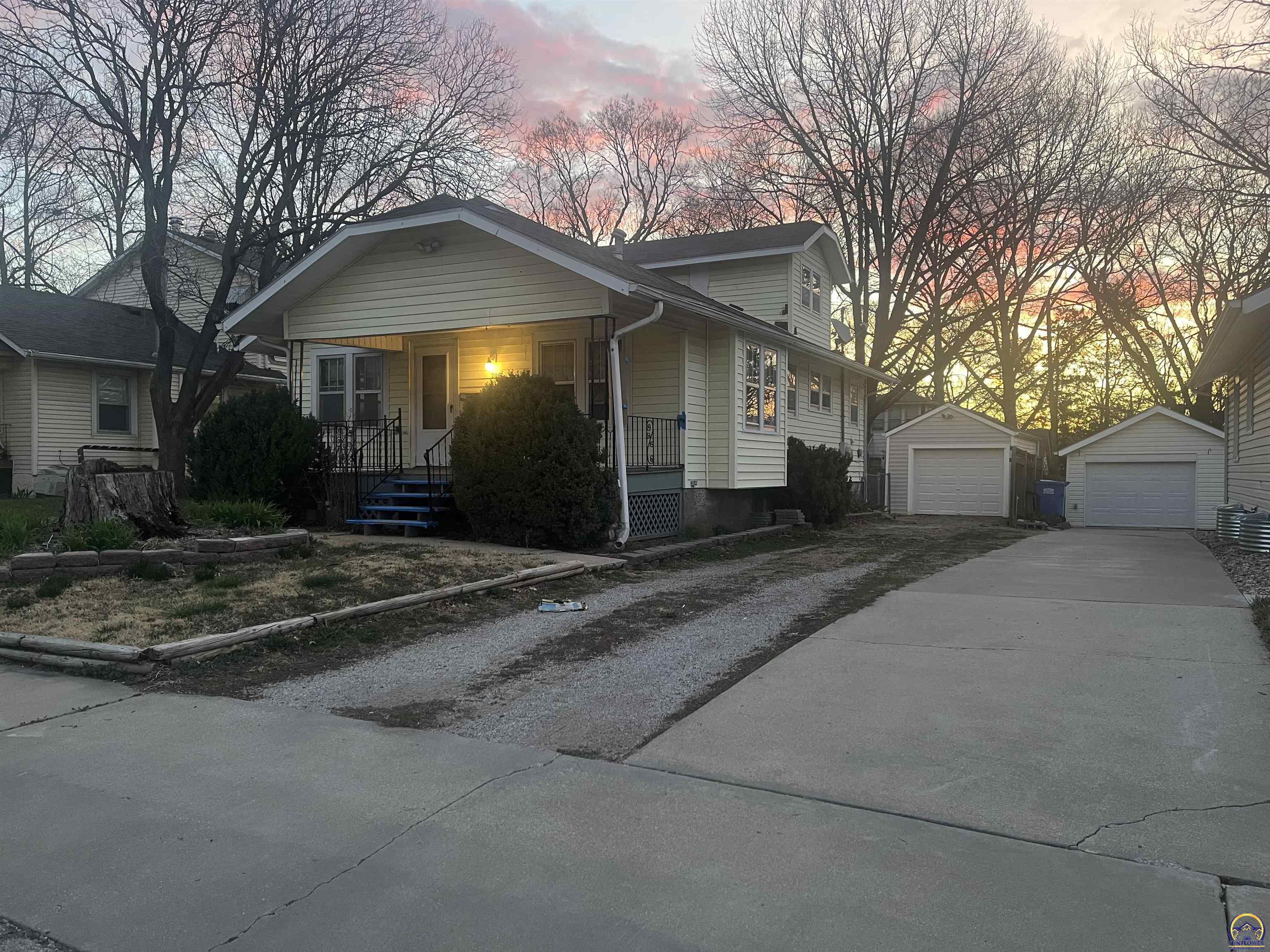 Property Photo:  706 SW Medford Ave  KS 66606 