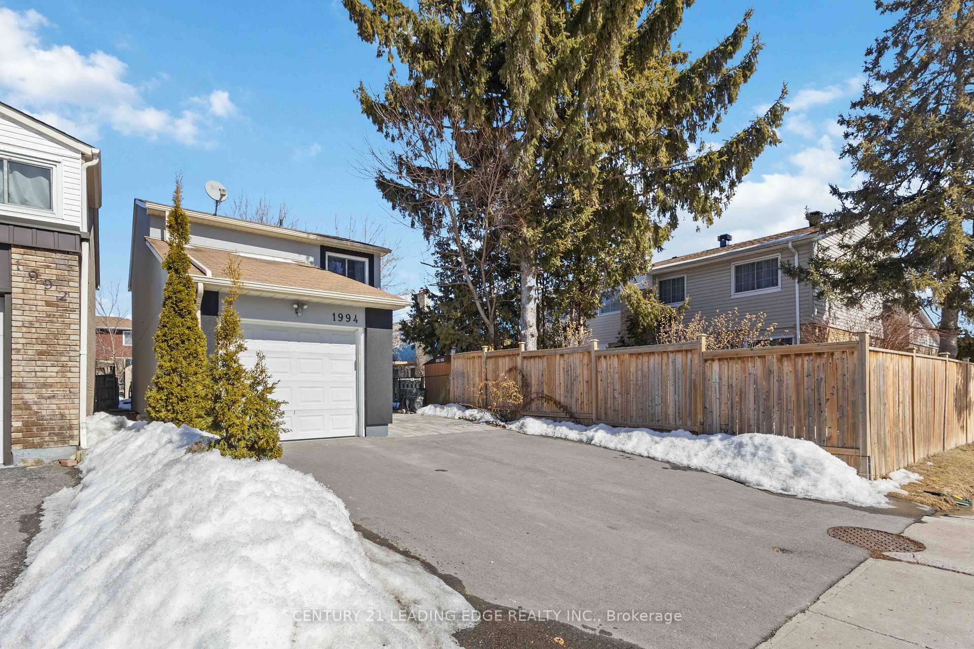 Photo de la propriété: 1994 Faylee Crescent ON L1V 2V6