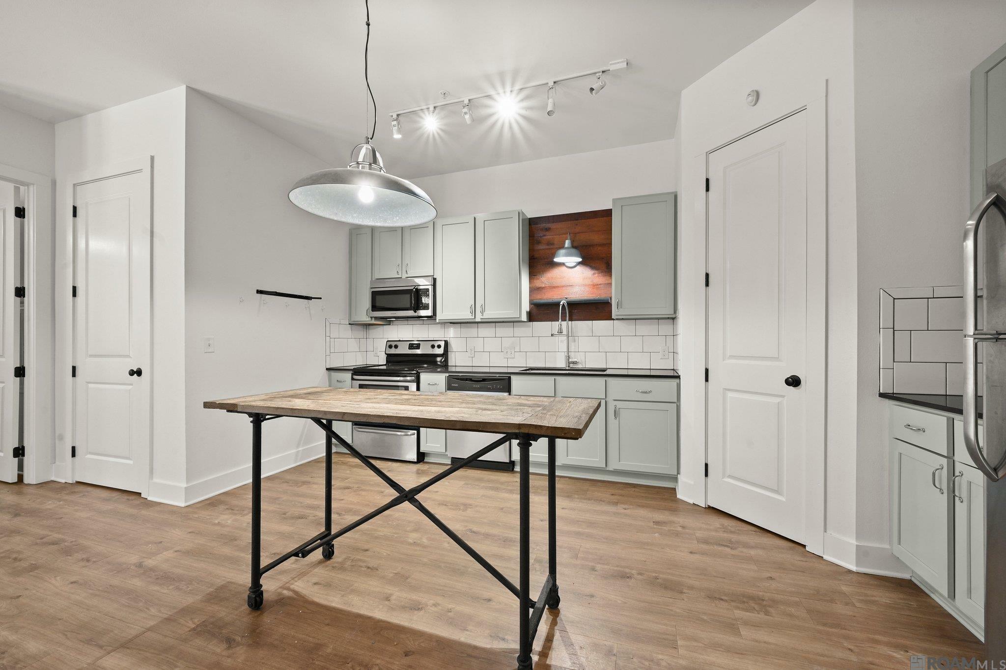 Property Photo: 255 E Boyd Dr #202 LA 70808