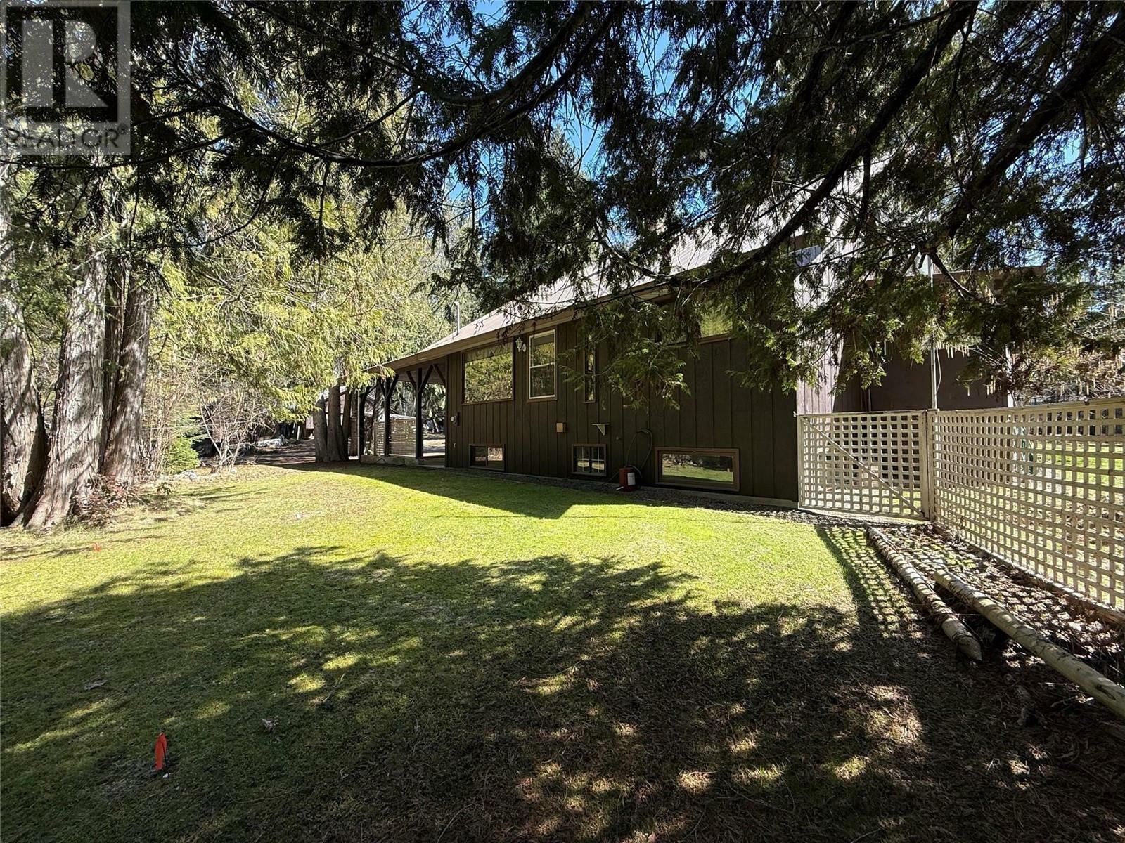 Photo de la propriété: 5640 Rays Road BC V0G 2J0