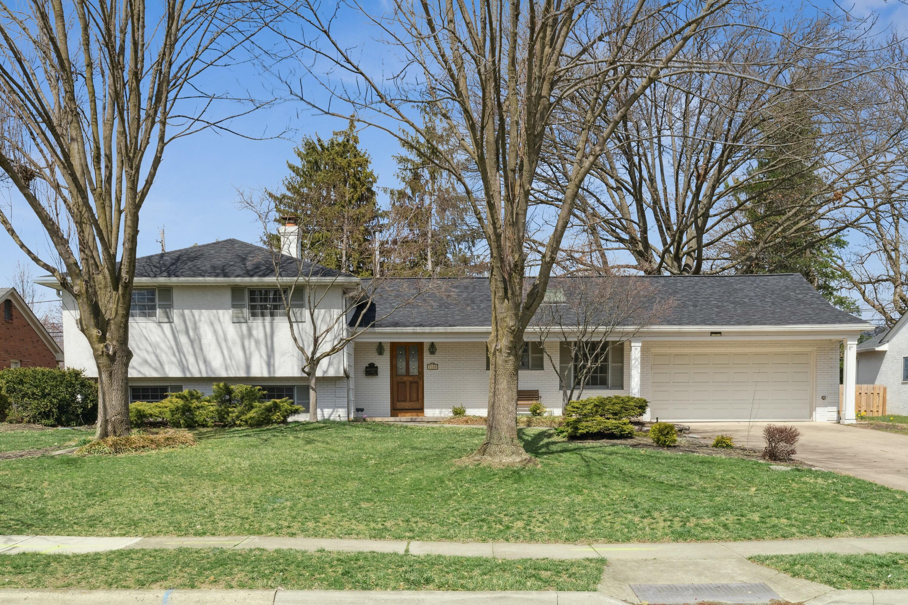 Property Photo: 1350 Stoneygate Lane OH 43221