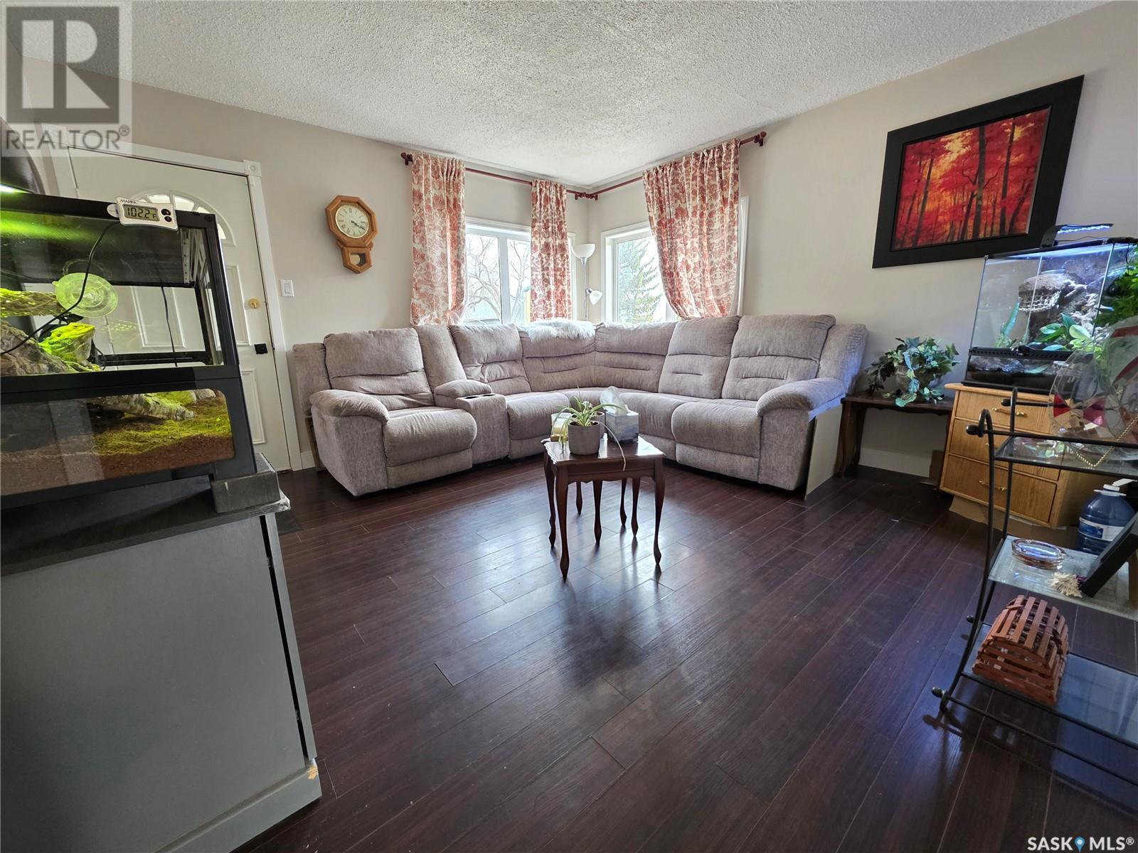 Property Photo: 470 4th Avenue NW SK S9H 0V3