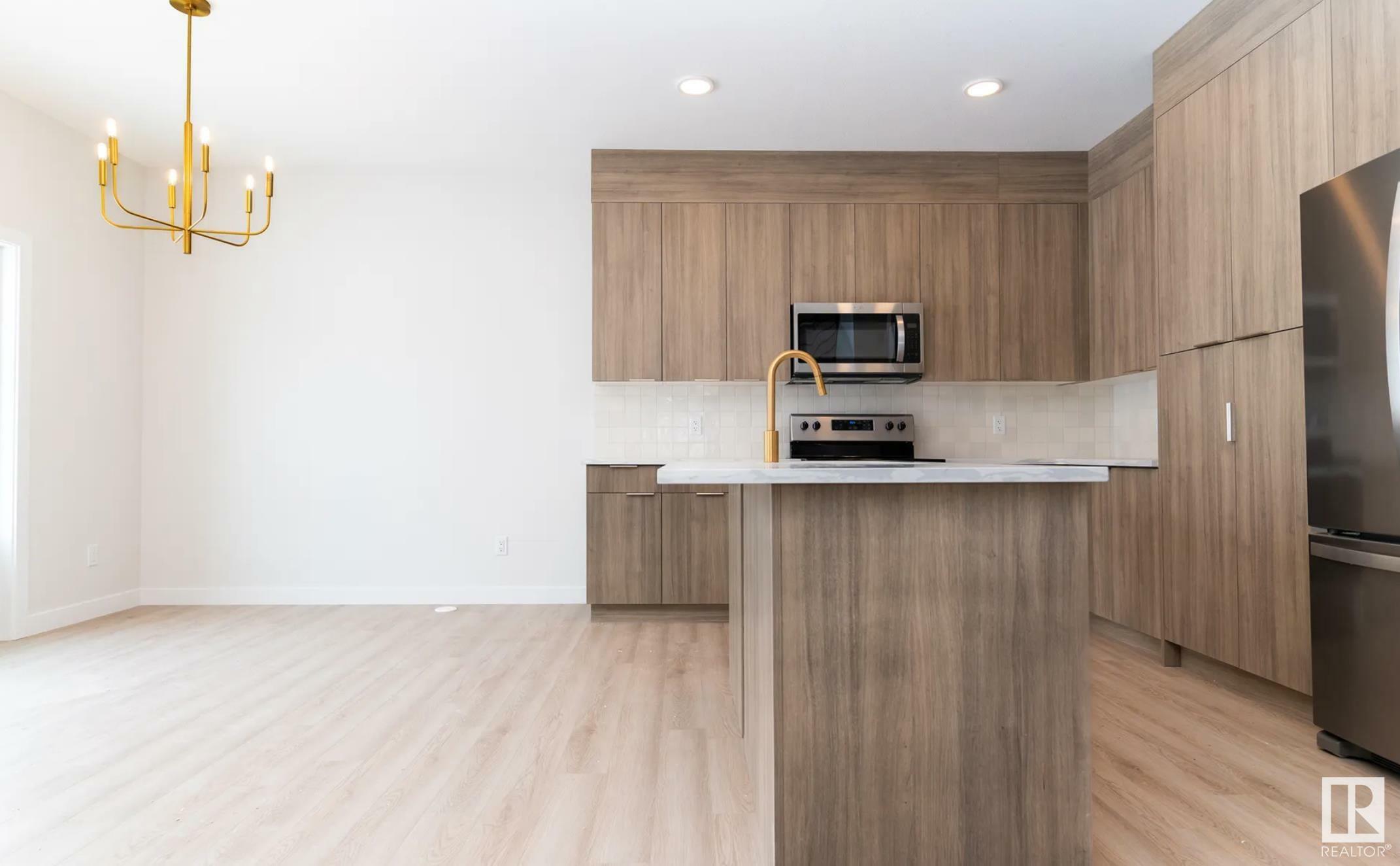 Photo de la propriété: 2321 158A Street SW AB T6W 4L1