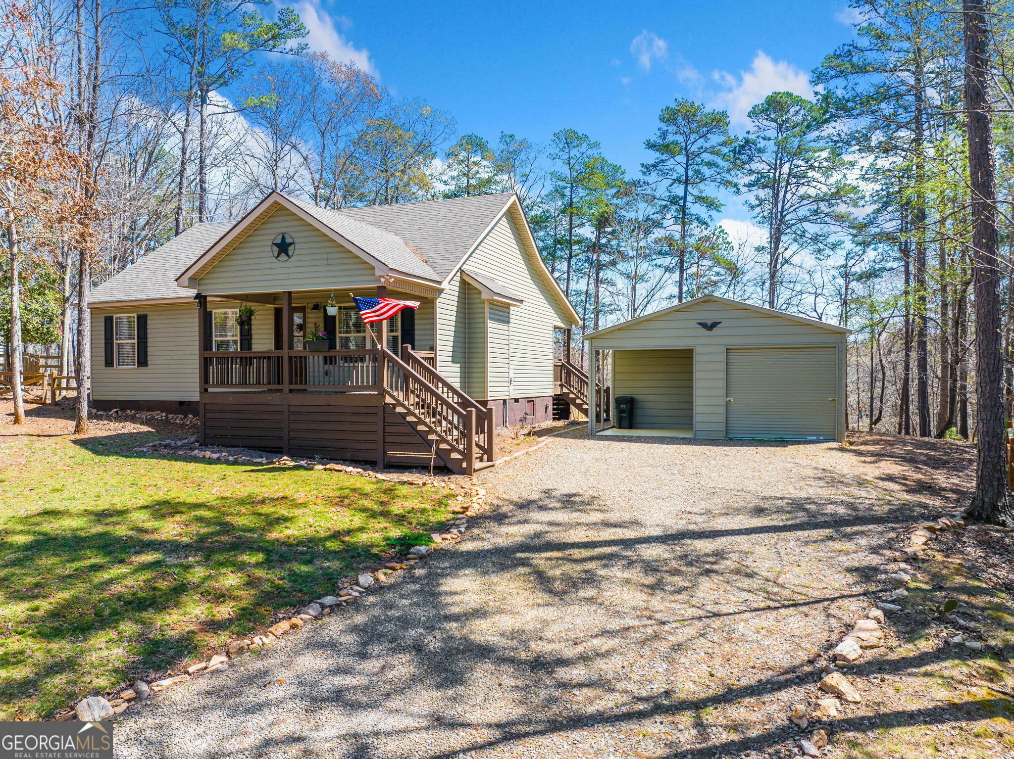 Property Photo: 1385 Villa Drive GA 30540