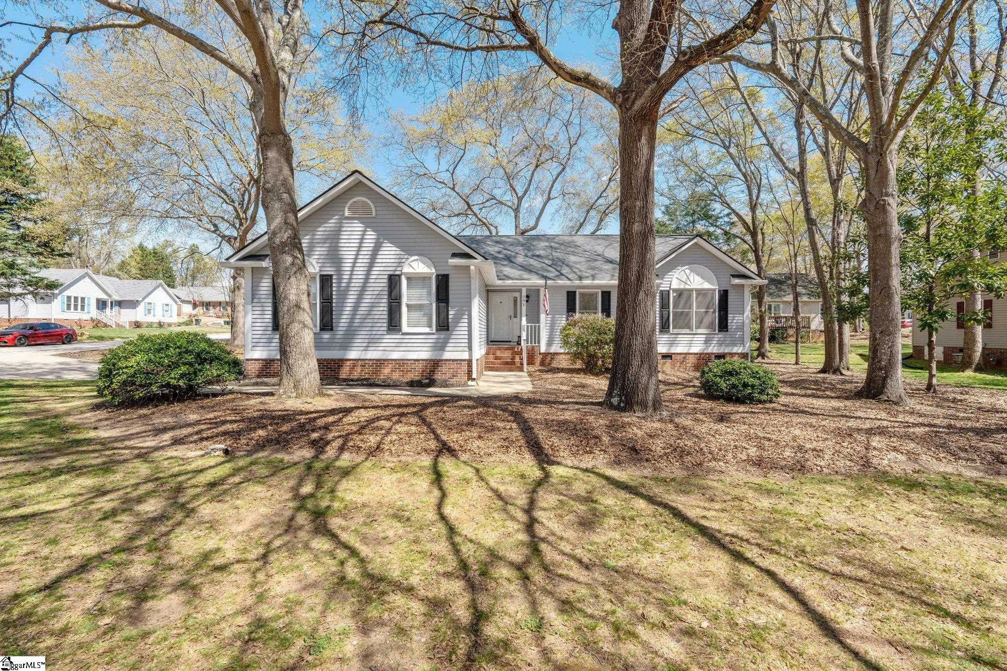 Property Photo: 1 E Marley Lane SC 29681