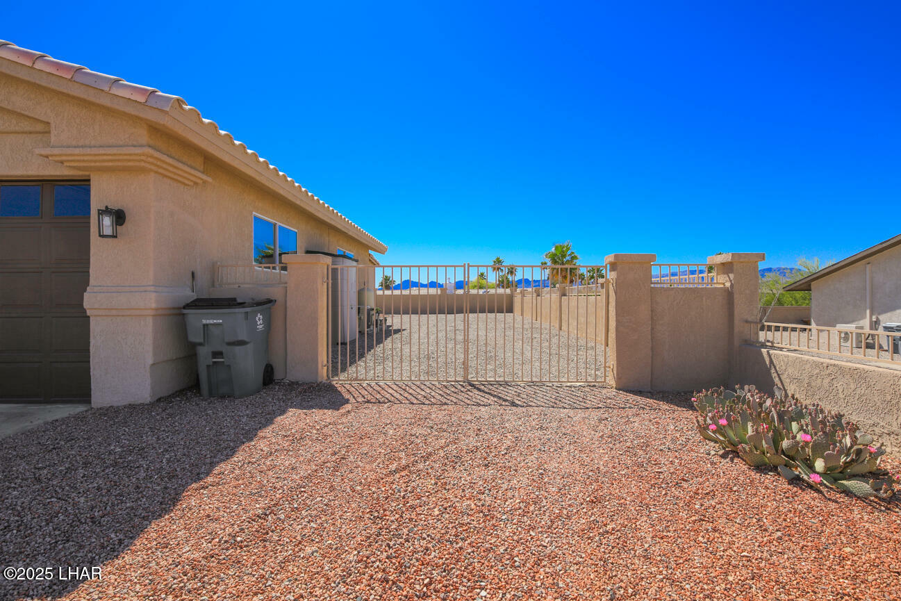 Property Photo: 2220 Snead Dr AZ 86406
