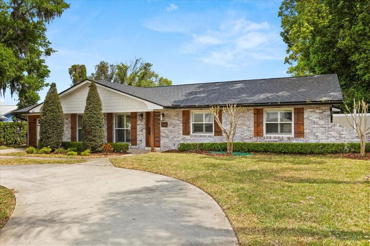Property Photo: 201 Cedarwood Drive FL 32751