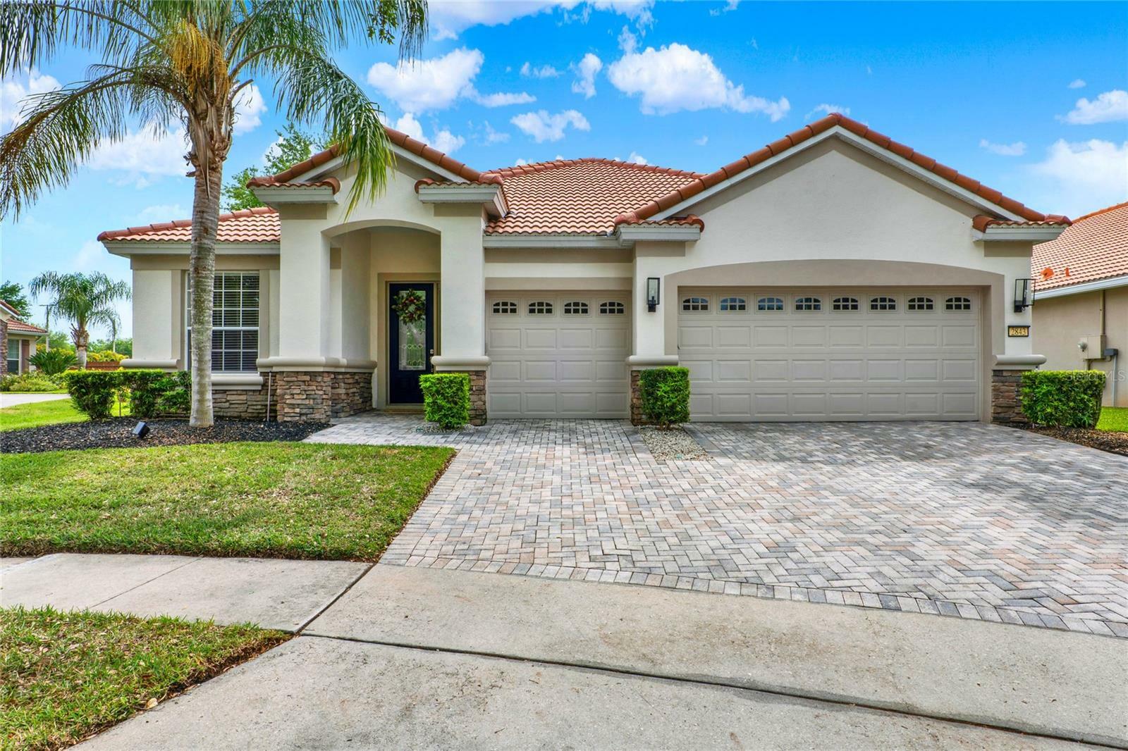 Property Photo: 2843 Maria Isabel Avenue FL 34761
