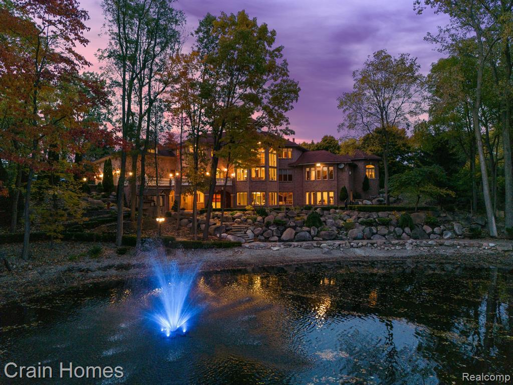 Property Photo: 255 Camelot Way MI 48306 2617