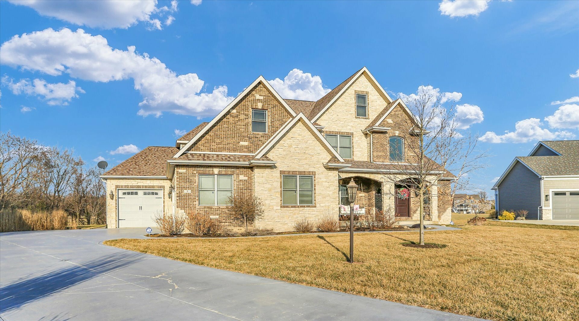 Property Photo: 9 Jefferson Crossing Court IL 61856