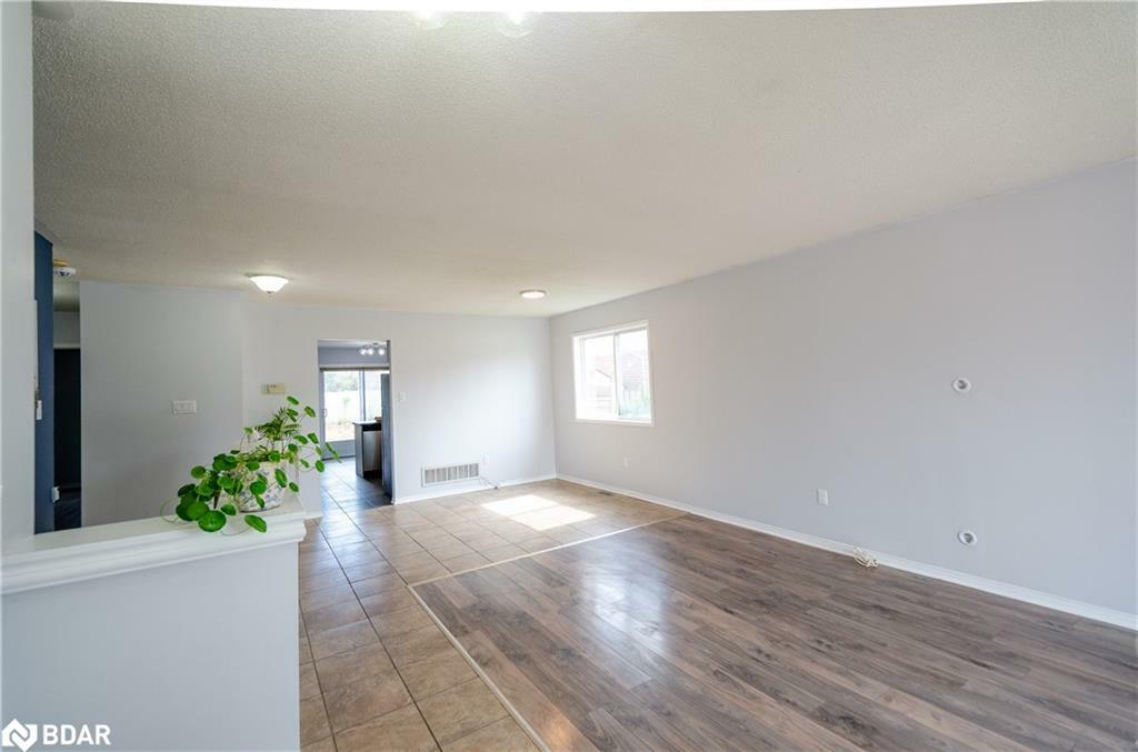 Property Photo: 26 Ingram Court ON L4N 7B9