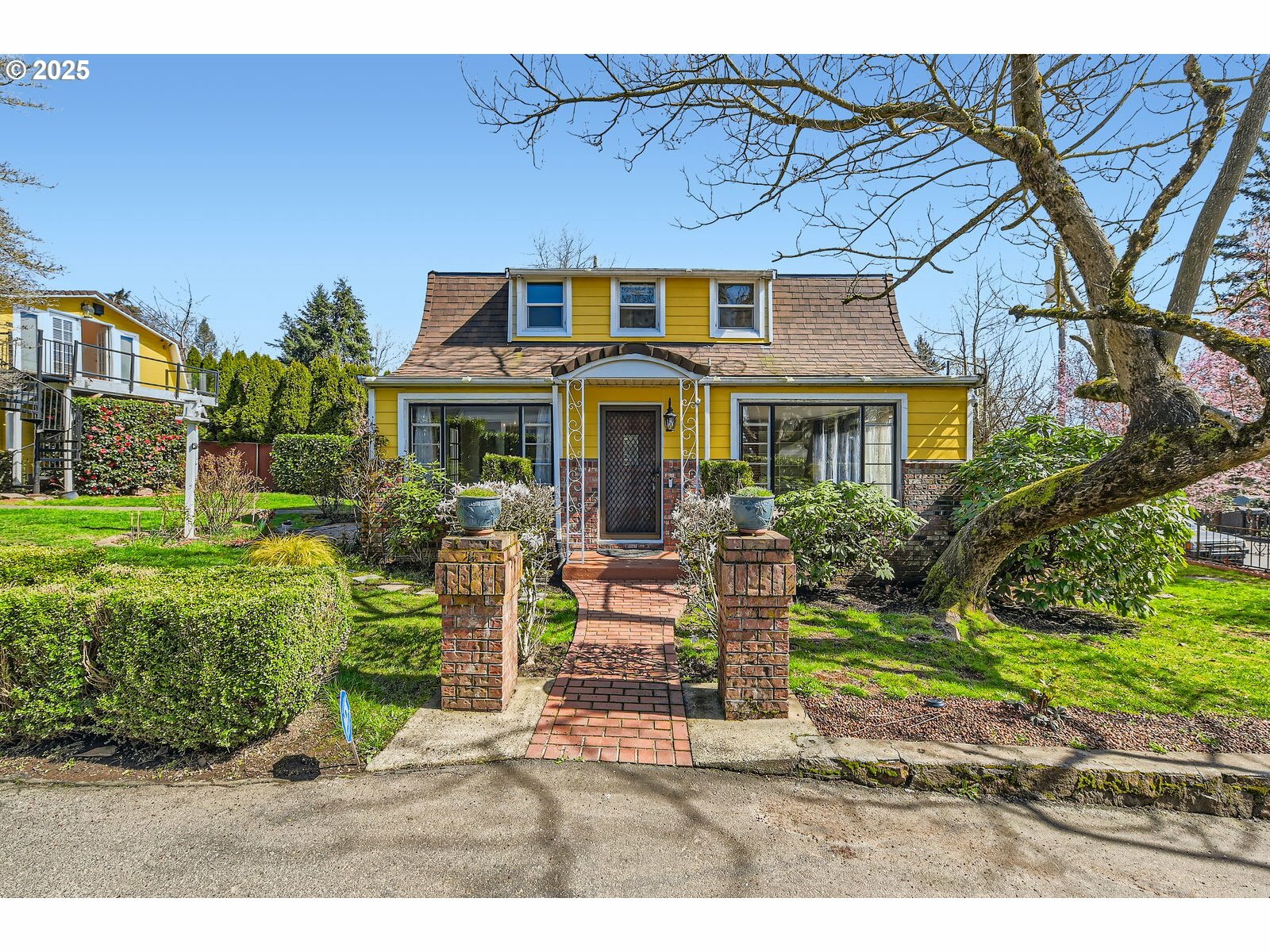 Property Photo: 2349 SW 6th Ave WA 98607