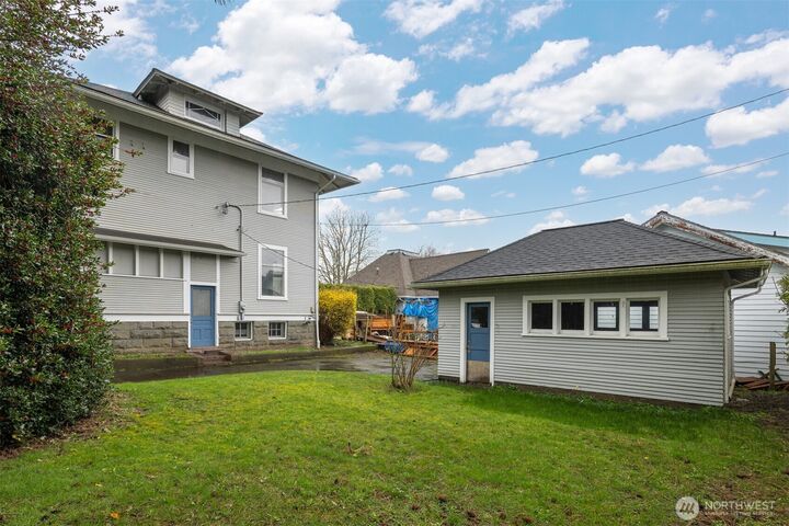 617 E Chestnut Street  Bellingham WA 98225 photo