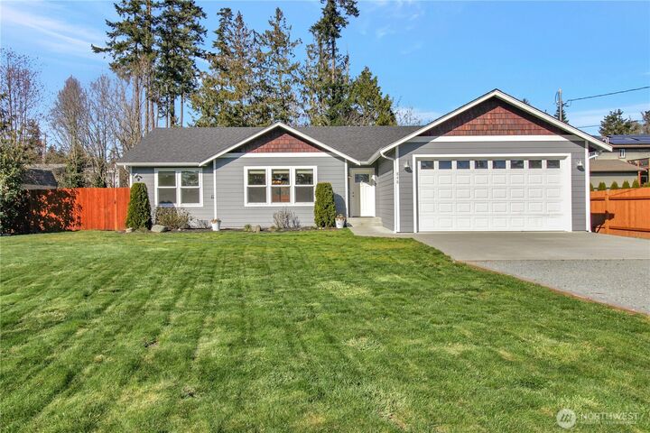 Property Photo: 848 Saratoga Way WA 98282
