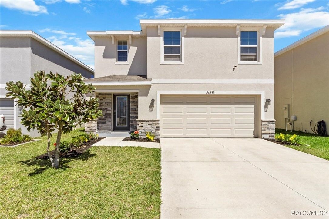 Property Photo:  36541 Night Strawberry Court  FL 33525 