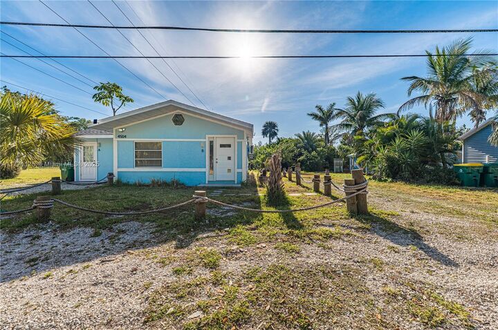 Property Photo:  4504 Oakley St B  FL 33980 