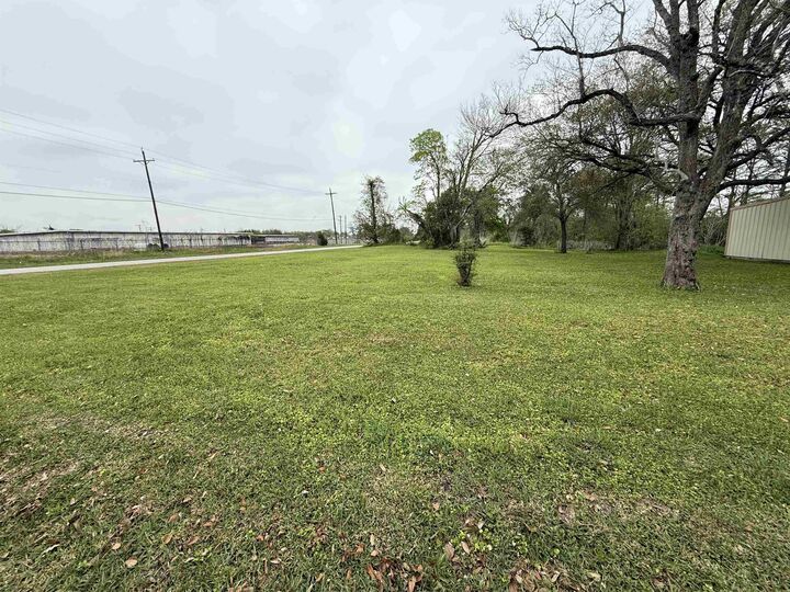 Property Photo: 1621 Western Ave TX 77630