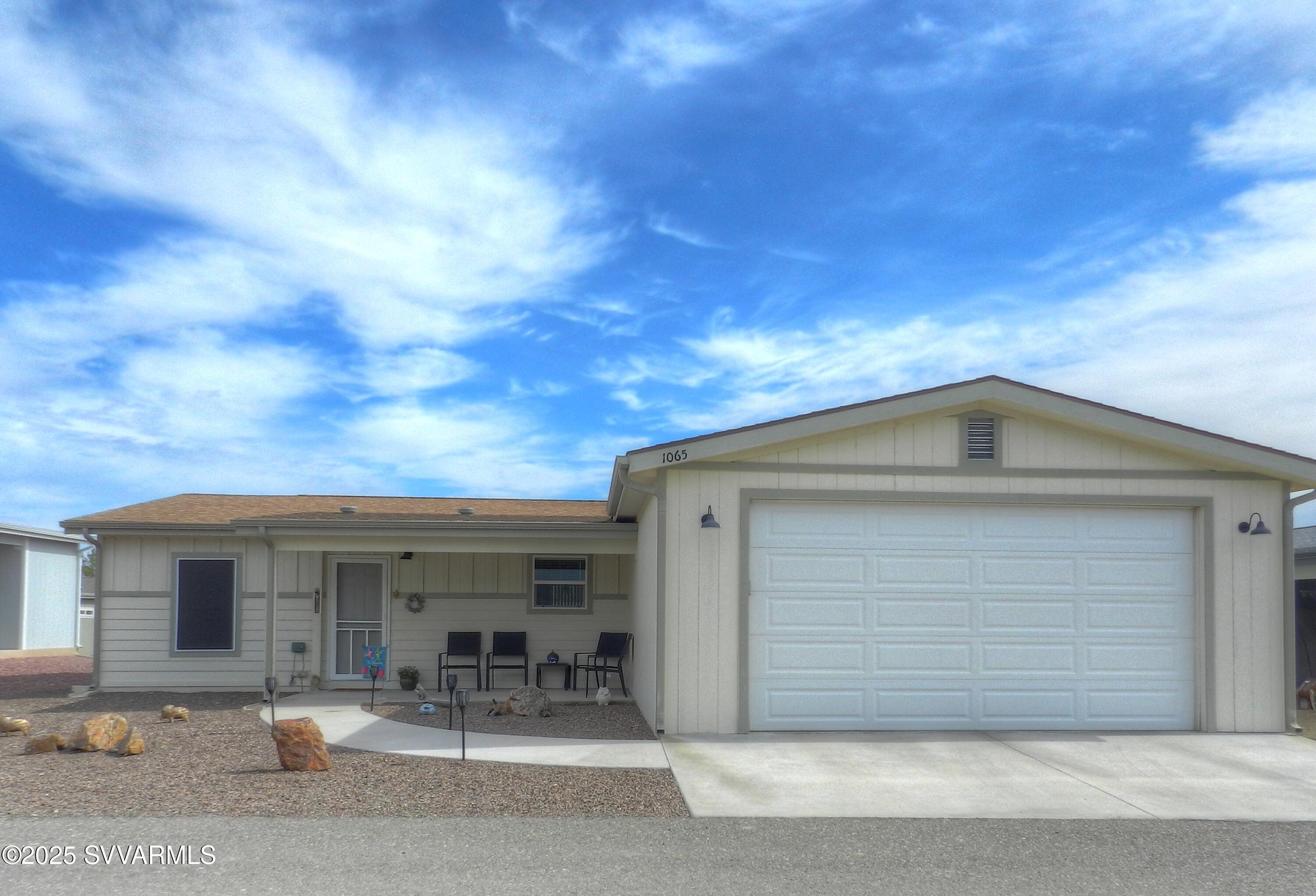 Property Photo: 1065 Crenshaw Ave AZ 86326