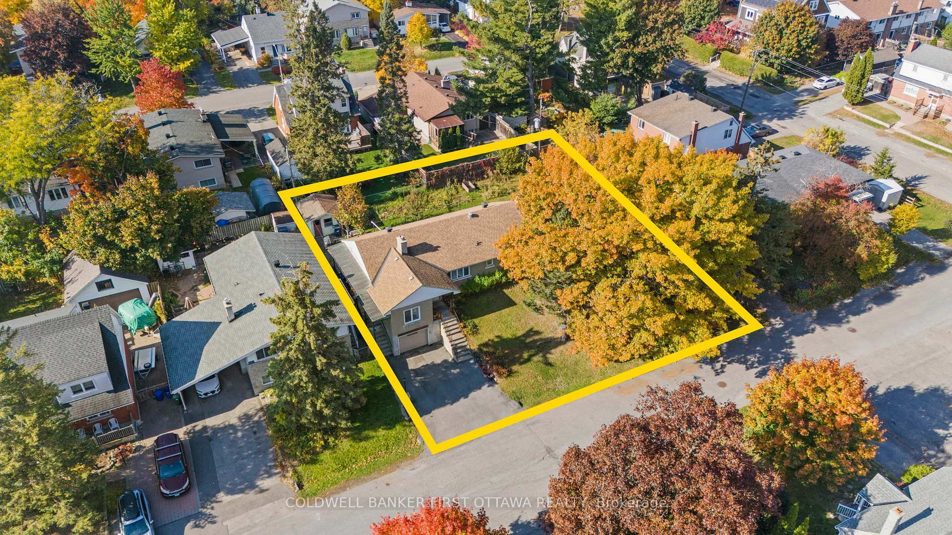 Property Photo:  878 Ivanhoe Avenue  ON K2B 5S5 